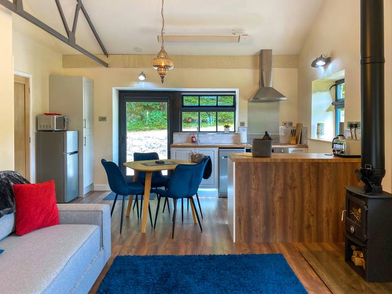Cottage with yard & barbeque in Stafford