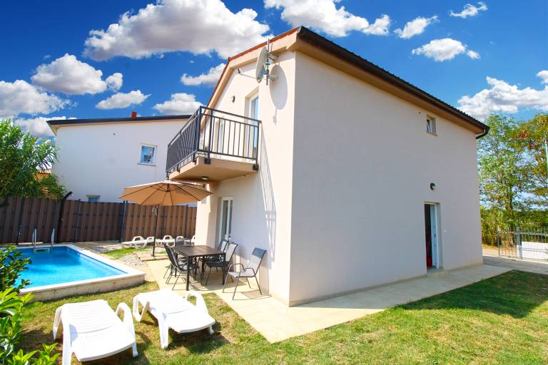 House with pool, terrace & barbecue — photo 5