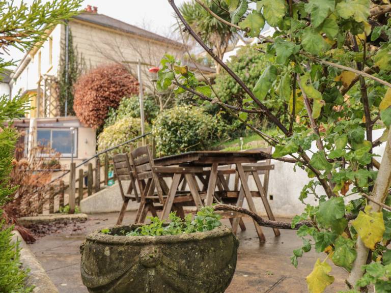 Fully equipped wonderful cottage with yard & patio | Beach view | Dogs allowed — photo 3