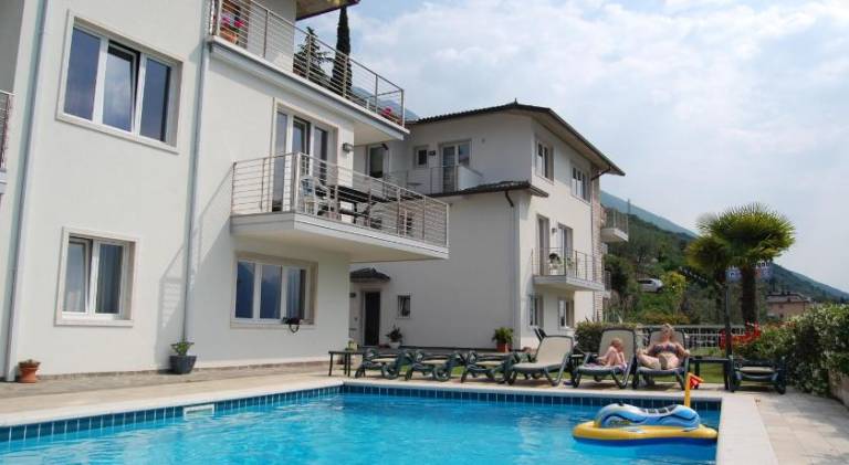 Serviced apartment with pool, garden & terrace | Suitable for remote work — photo 3