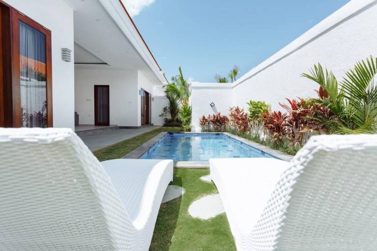 Villa with pool & garden in Canggu