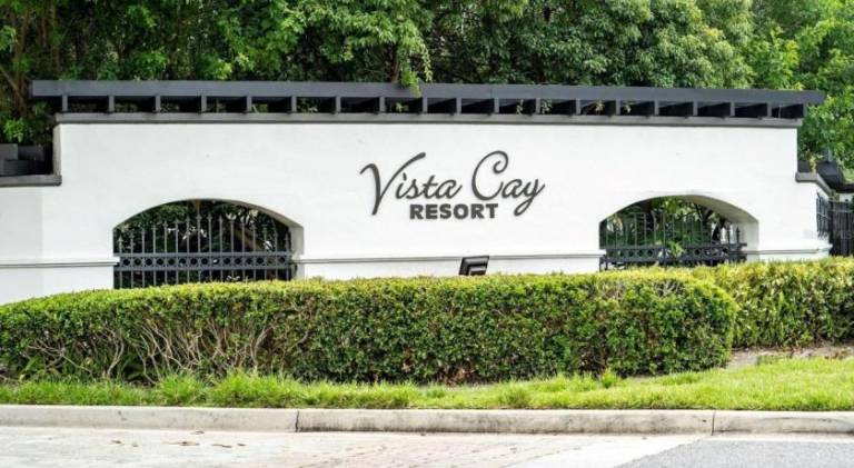 Spacious house with jacuzzi & pool | Pets allowed in Orlando, FL