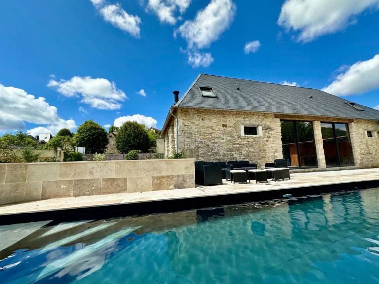 Vacation home with private pool, yard & BBQ | Nature view — photo 2