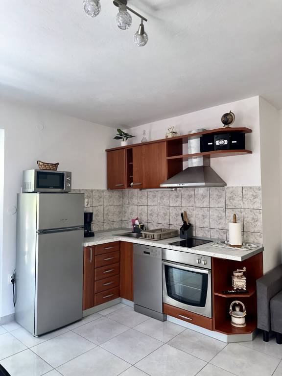 One bedroom apartment near beach Basina, Hvar (A-24120-a) — photo 4