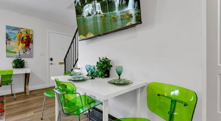 The Worthington - 3 BR 2 5 Bath and Parking — photo 4