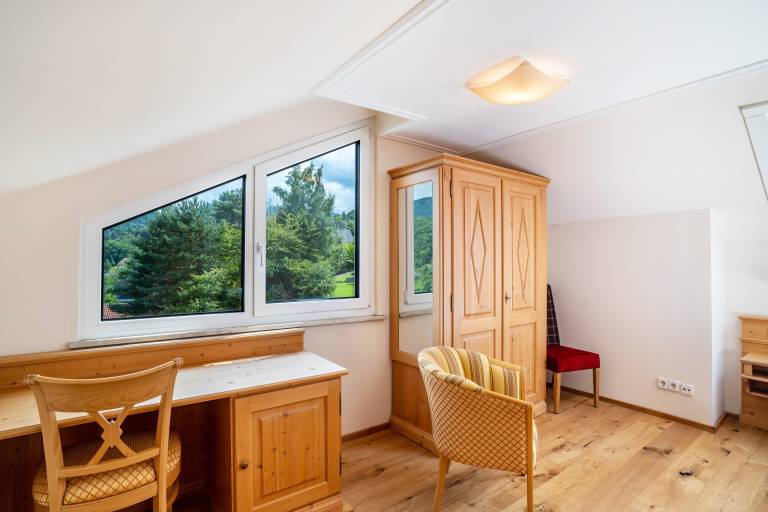 Lovely rental apartment with fast internet & yard | Mountain view | Perfect for remote work | Pets allowed — photo 2