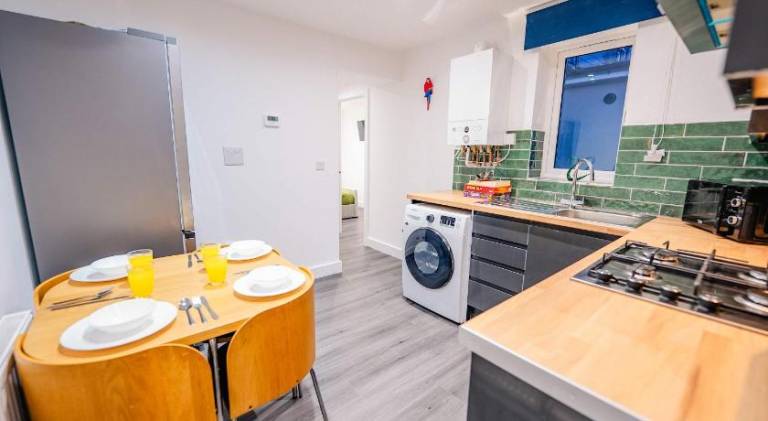 Cosy 2BR Flat Steps from Cardiff Pubs & Town — photo 3