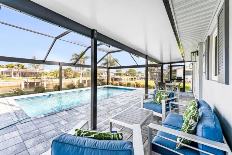 Vacation home with private pool & yard — photo 3