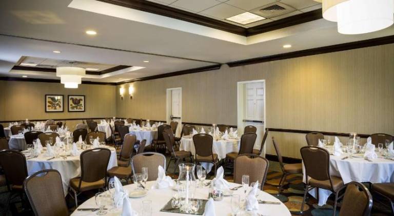 Hilton Garden Inn Hampton Coliseum Central — photo 5