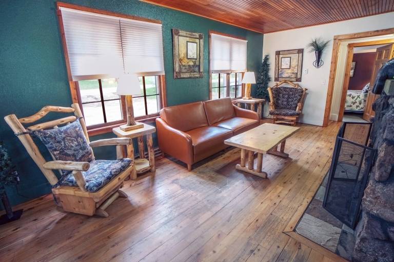 Cabin with private pool & terrace — photo 4