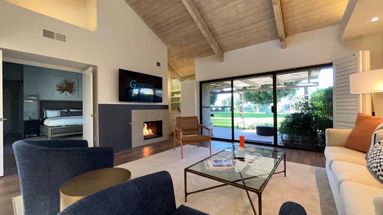 Children-friendly beautiful condo with garden, BBQ & heated pool | Mountain view | Pet-friendly — photo 3