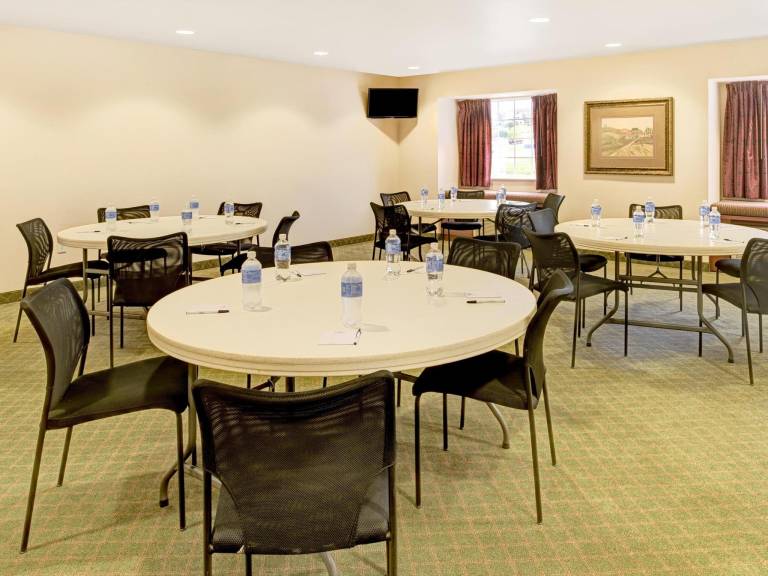 Microtel Inn & Suites by Wyndham Bellevue — photo 4