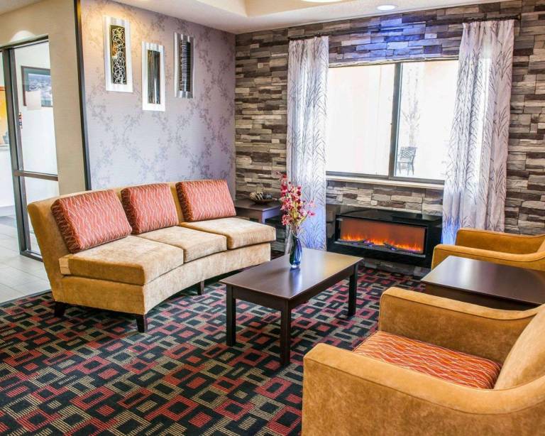 Quality Inn & Suites South Bend Airport — photo 4