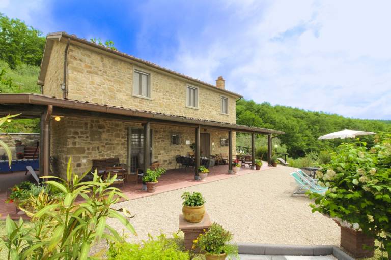 Family-oriented charming villa with yard, barbeque & private pool | Pets allowed in Arezzo
