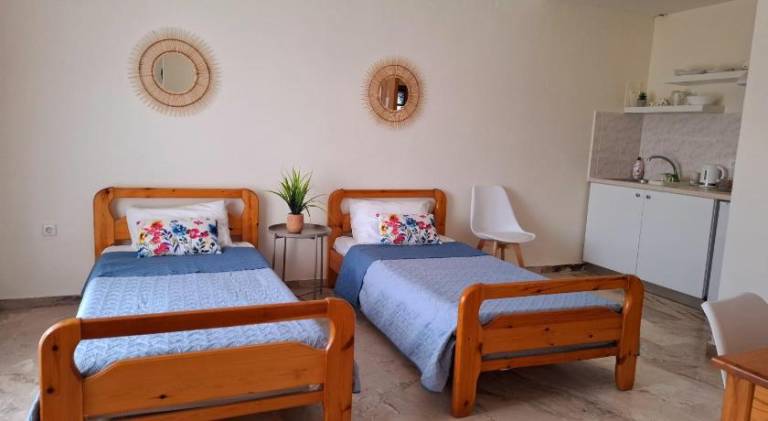 Serviced apartment with terrace & garden — photo 2