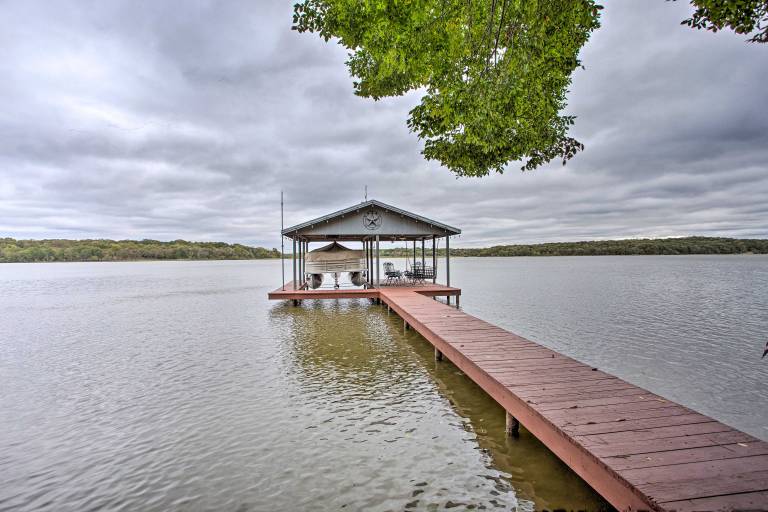 Private Dock & Fire Pit Cedar Creek Lake Home