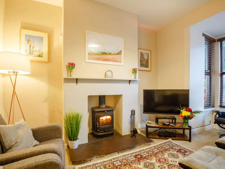 Cottage with yard | Water view in Conwy