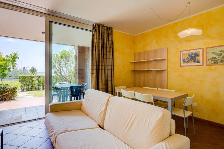 On Lakeside with 3 Pools and Tennis Courts - Apartment Azzurro — photo 5