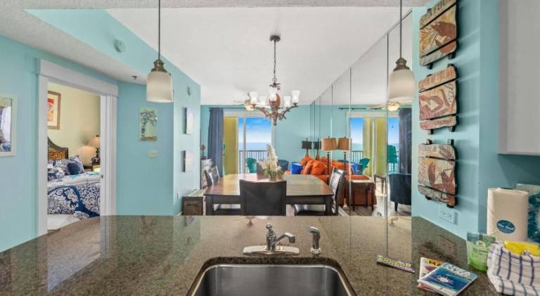 Vacation home with jacuzzi, barbeque & patio | Close to the beach | Pets are welcome — photo 4