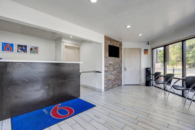 Motel 6 Anderson, CA - Redding Airport — photo 2