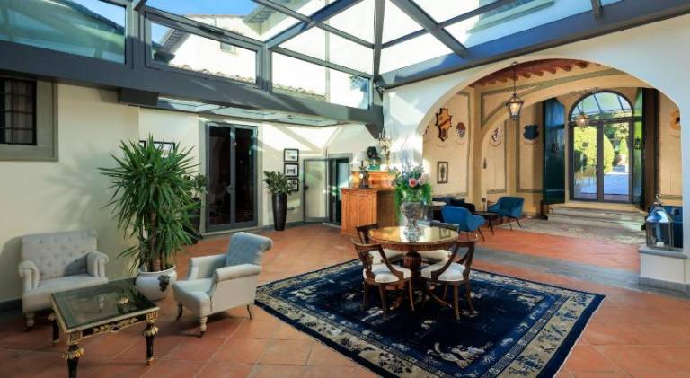 Villa with pool — photo 3