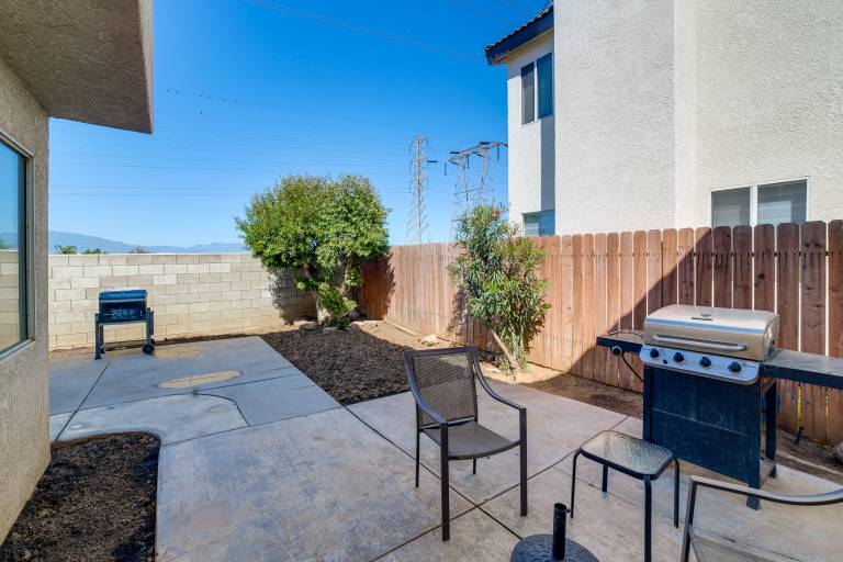 Explore SoCal: Family-Friendly Home in Fontana! — photo 2