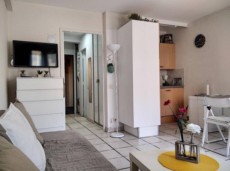 Apartment with patio & yard | Close to the beach | Pets allowed in Antibes