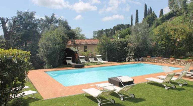 Holiday apartment with pool — photo 3