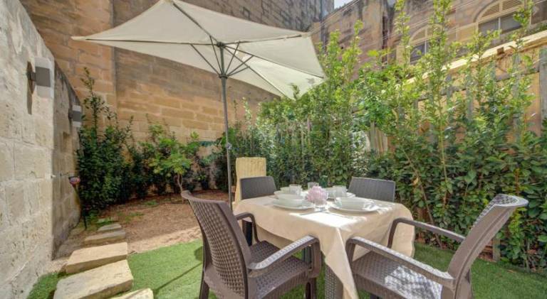 Casa Elena, Private Garden, Office, 1 Minute to the Sea by Haven & Keys Malta in St. Julian's