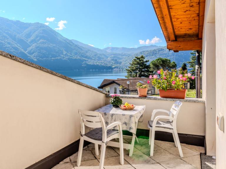 Vacation home with yard & terrace | Lake view | Dogs allowed in Porlezza