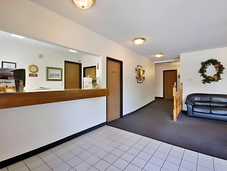 Boarders Inn & Suites by Cobblestone Hotels - Waterloo — photo 5