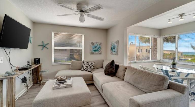 Serviced apartment with barbecue | Close to the beach | Dogs allowed in Bradenton Beach, FL