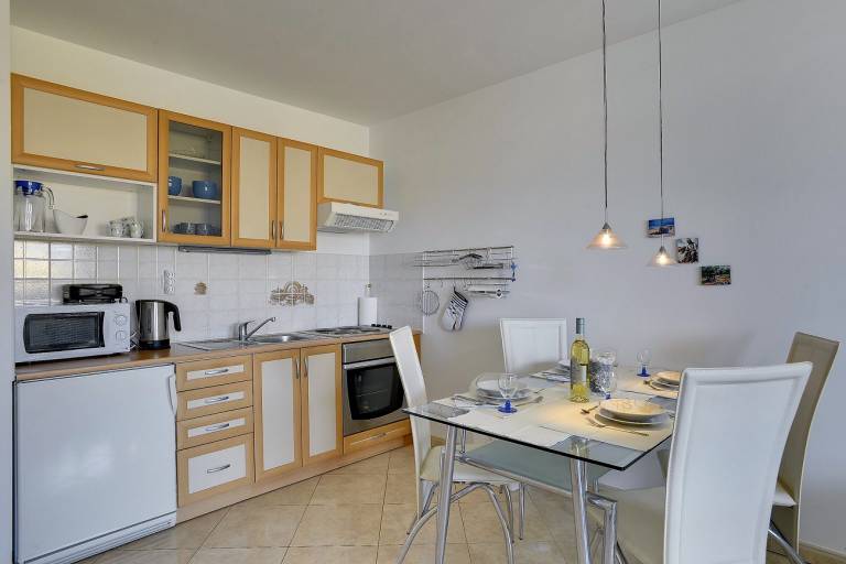 Just 400 metres from the beach with washing machine, WLAN, air conditioning — photo 2