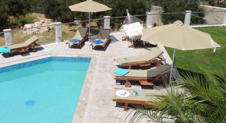 Fully equipped villa with hot tub, yard & private pool | Suitable for remote work | Pets allowed — photo 3