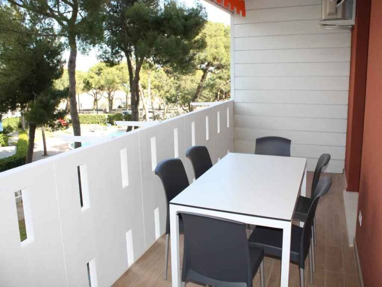 Rental apartment with yard — photo 2