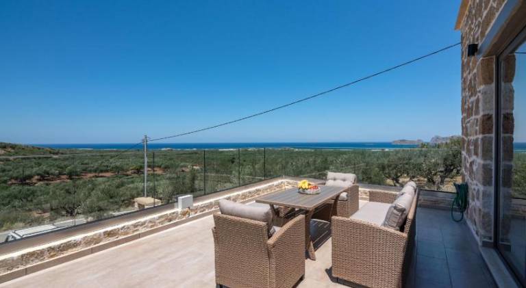 Holiday apartment with patio in Kissamos
