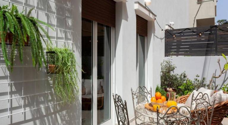 Rental apartment with patio & yard | Next to Neve Tzedek | Good for workation | Pets are welcome — photo 4