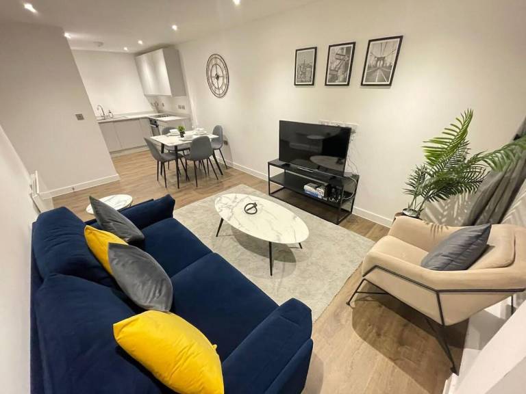 Pleasant rental apartment | Perfect for remote work | Pet-friendly in Salford