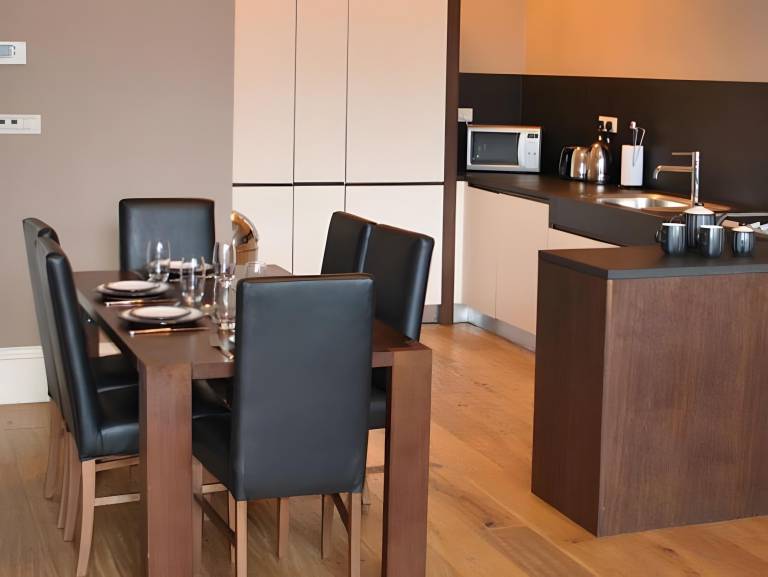 Serviced apartment with yard | Close to Kelvingrove Art Gallery and Museum | Good for workation — photo 5