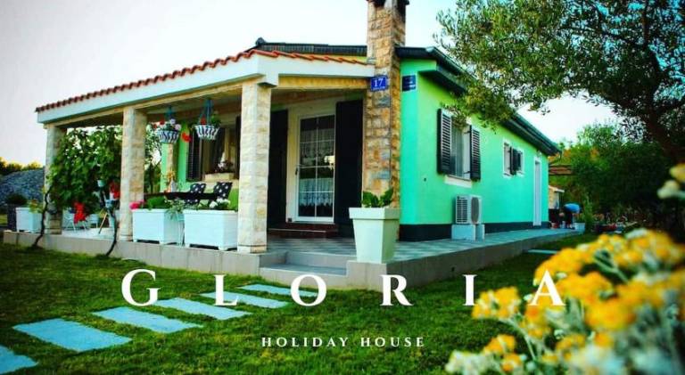 Lovely villa with jacuzzi | Close to the beach | Pets are welcome in Vodice