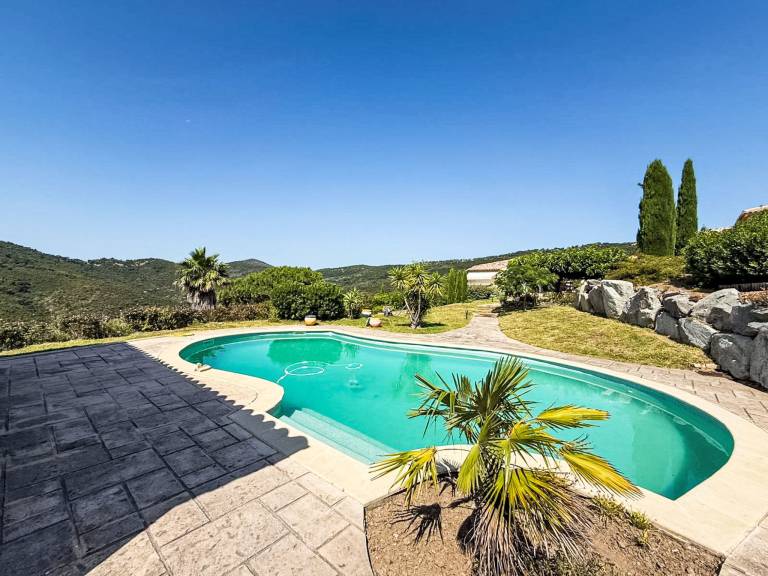 Rental apartment with terrace, yard & pool | Sea view | Pet-friendly — photo 2