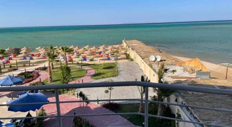 Beautiful serviced apartment with private pool, jacuzzi & yard | Next to the beach | Suitable for remote work | Dogs allowed — photo 3