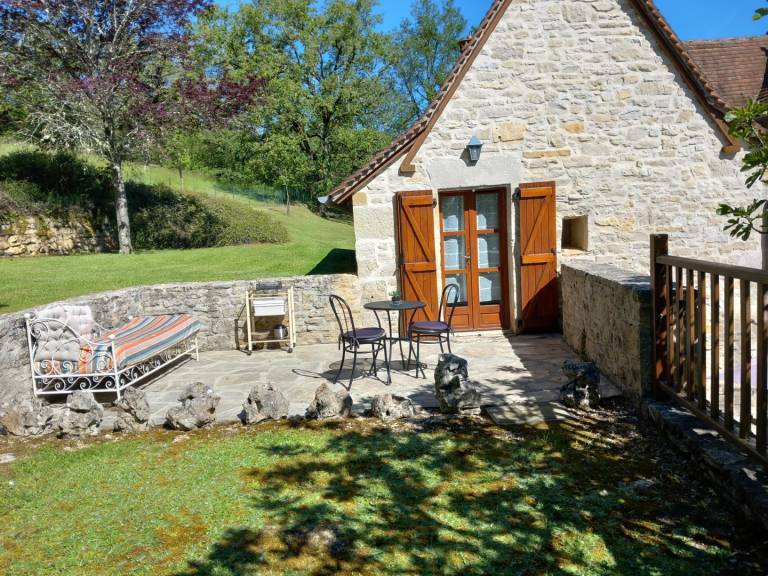 Gite with terrace, BBQ & yard — photo 4
