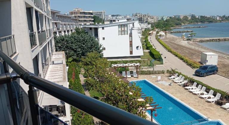 Rental apartment with pool — photo 3
