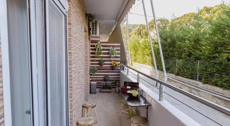 Apartment with patio — photo 5