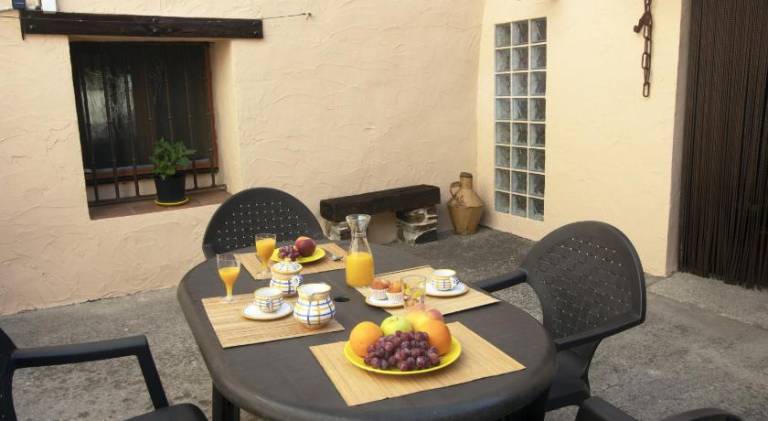 House with barbeque — photo 5