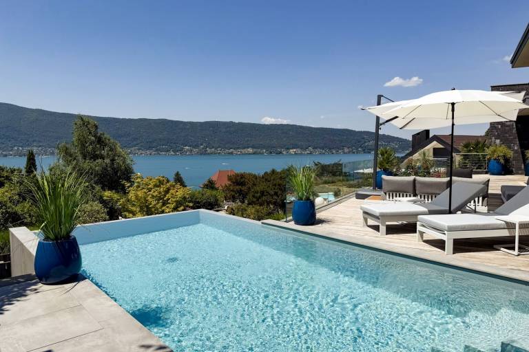 Villa with private pool, garden & terrace — photo 2