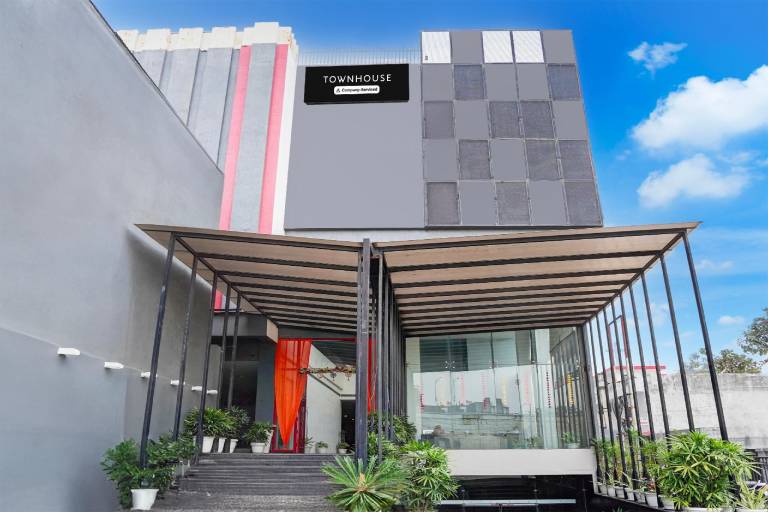 Super Townhouse Gomti Nagar Matiyari in Lucknow