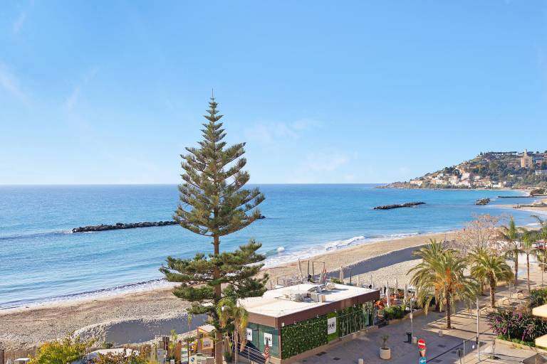 Holiday Accommodation "Casa Fronte mare" with sea front view — photo 4