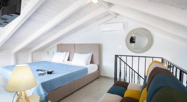 Vacation home with terrace, heated pool & garden | Good for workation — photo 2